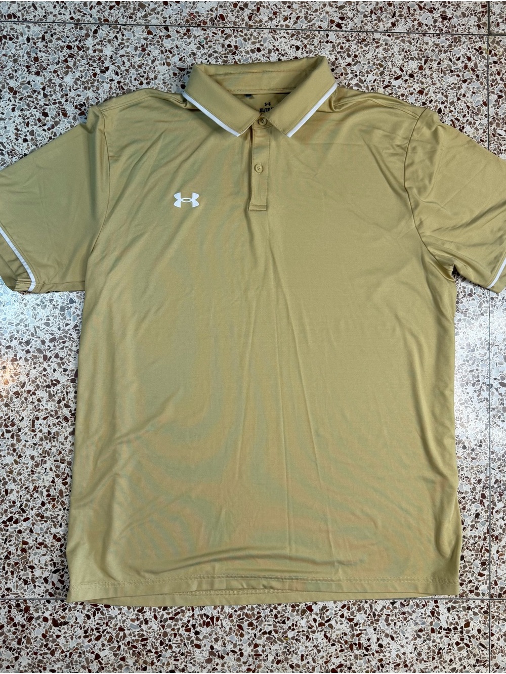 Under Armour Tan Solid Polo Shirt Men's XL Short Sleeve Loose Fit Button Collar